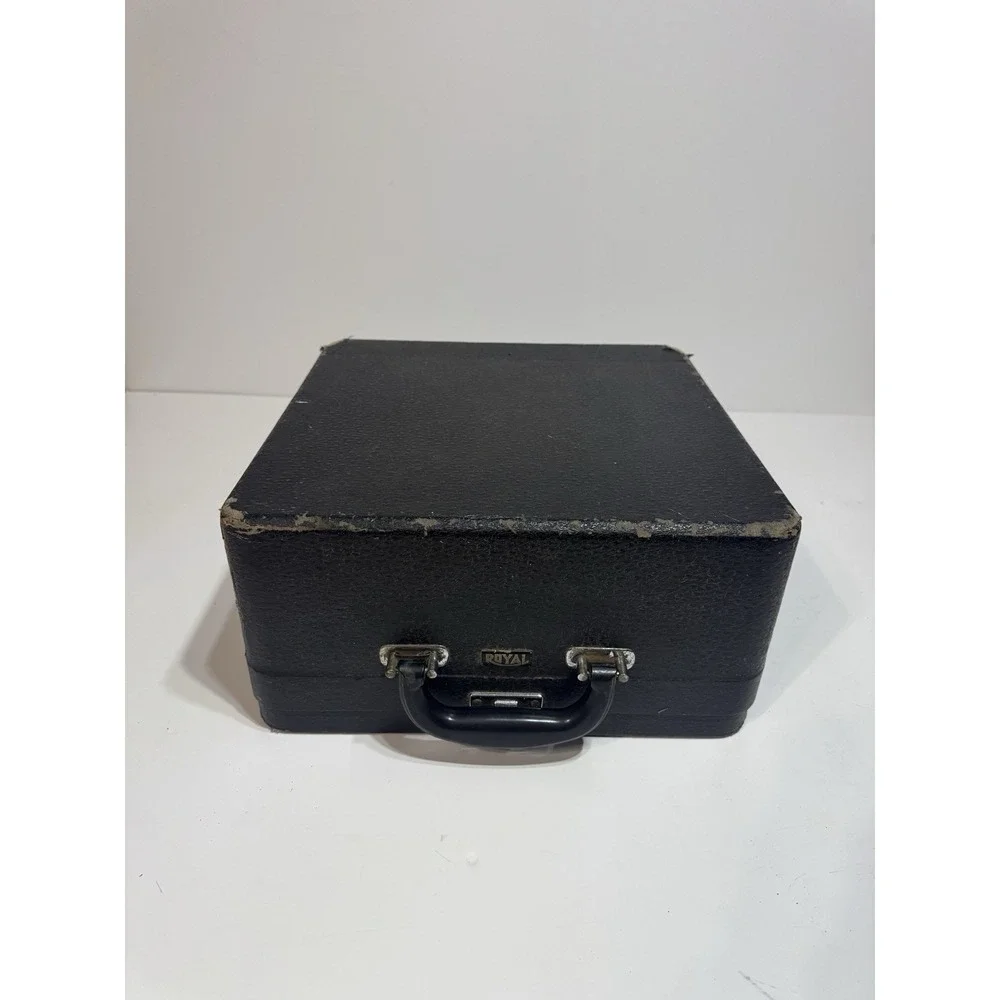 vintage Royal portable manual typewriter with a carrying case. Untested